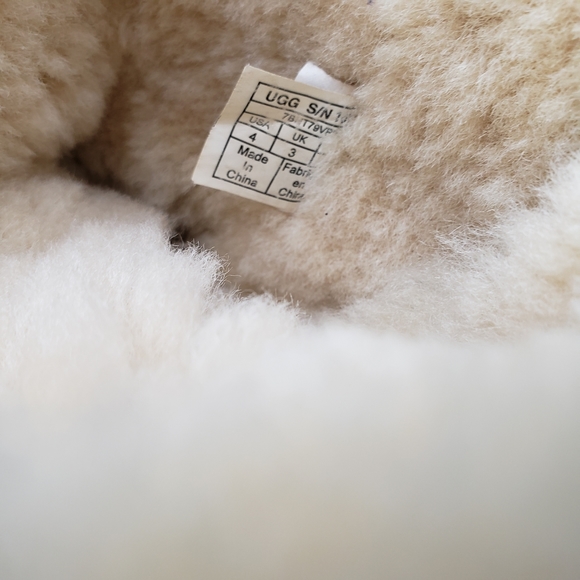 UGG...BAILEY BOW II BOOT - Picture 5 of 5